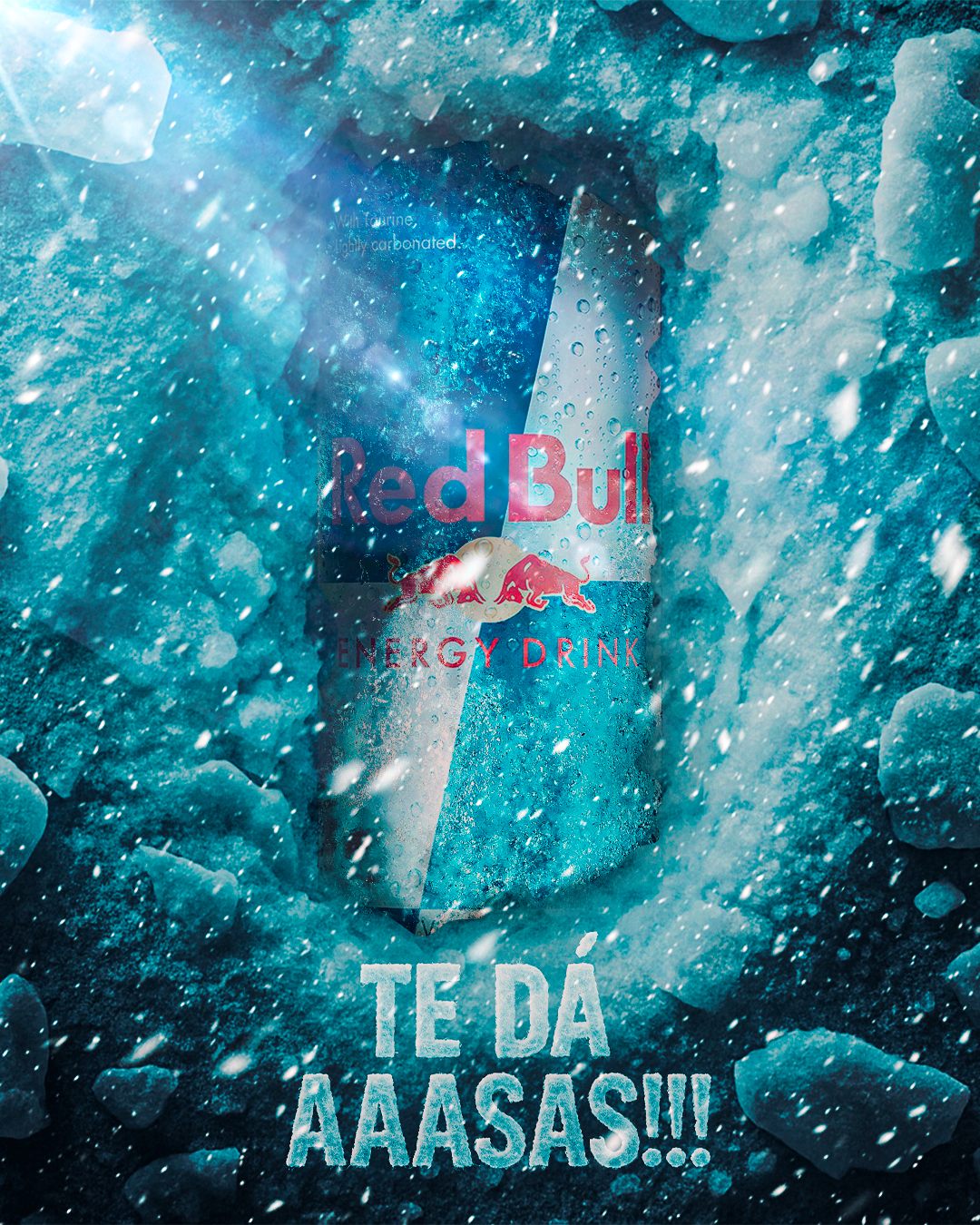 Lata de Red Bull em uma composição azul com água e tipografia expressiva
